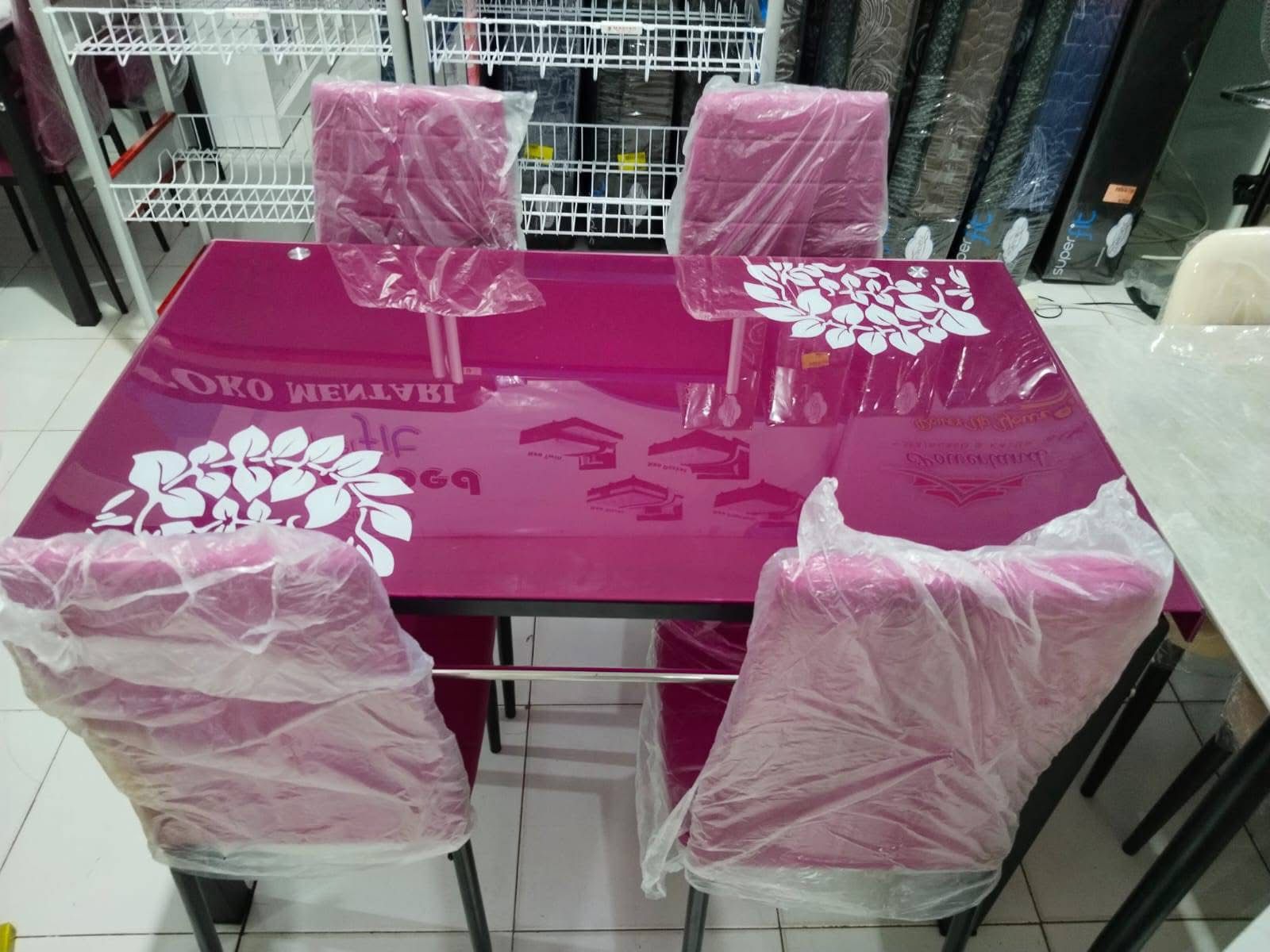 MEJA MAKAN KACA (4 KURSI)